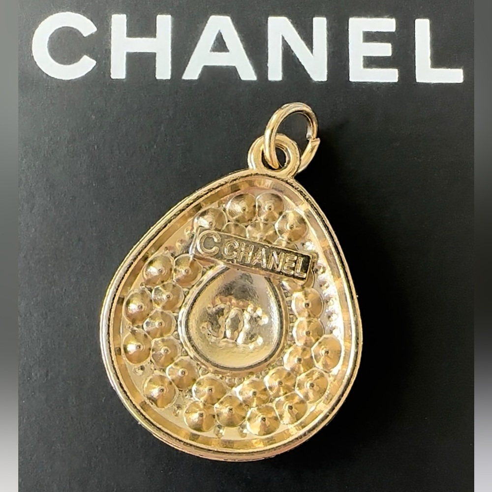 VINTAGE AUTHENTIC CHANEL PEARL BEAD CC BLACK AND GOLD TONE ZIPPER PULL PENDANT - Picture 6 of 6